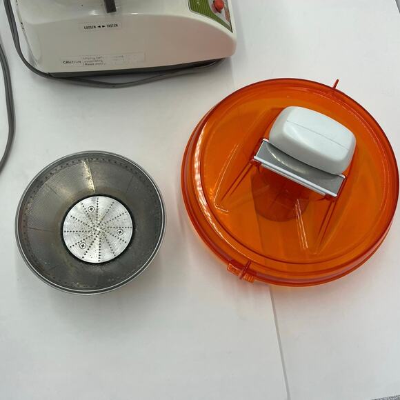 Vintage Sanyo Juicer Juice Electric Extractor Pulp Ejector (SJ-5400) - Picture 4 of 14